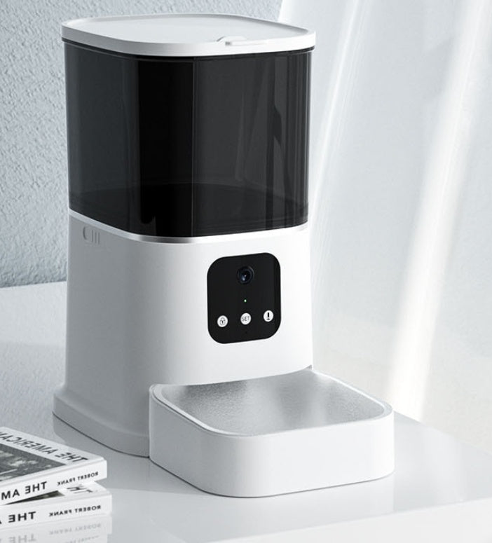 Automatic smart feeder with voice recorder